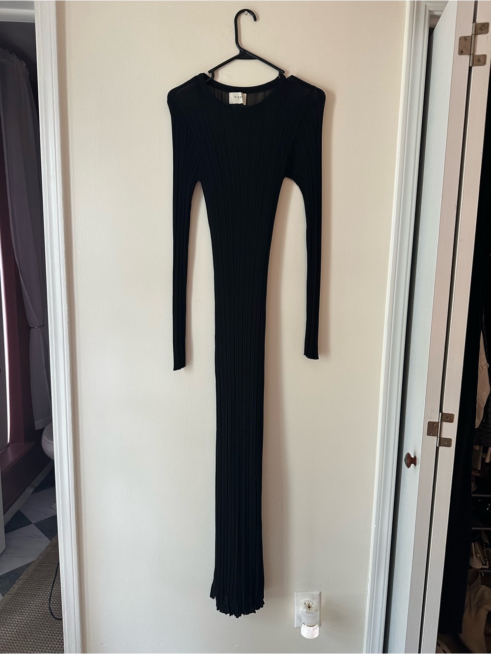 DISSH Black Ribbed Long-Sleeve Maxi Dress